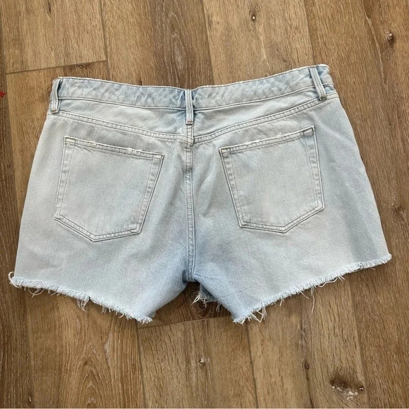 Frame Women's Le Grand Garcon Shorts Light Wash Denim with Raw Hem Size 32 GUC - Picture 8 of 8